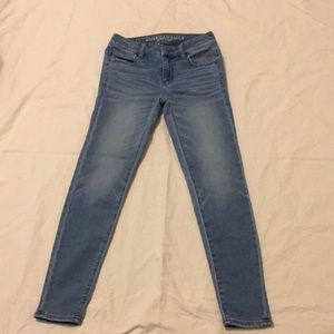 American Eagle outfitters light wash jeans